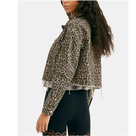 NWT Free People Cropped Leopard Denim Jacket - Size Medium Oversized - Picture 3 of 15